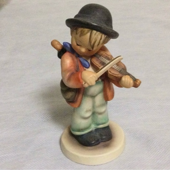 Hummel Figurine The Little Fiddler made between from 1960 - 1972 - Picture 1 of 6
